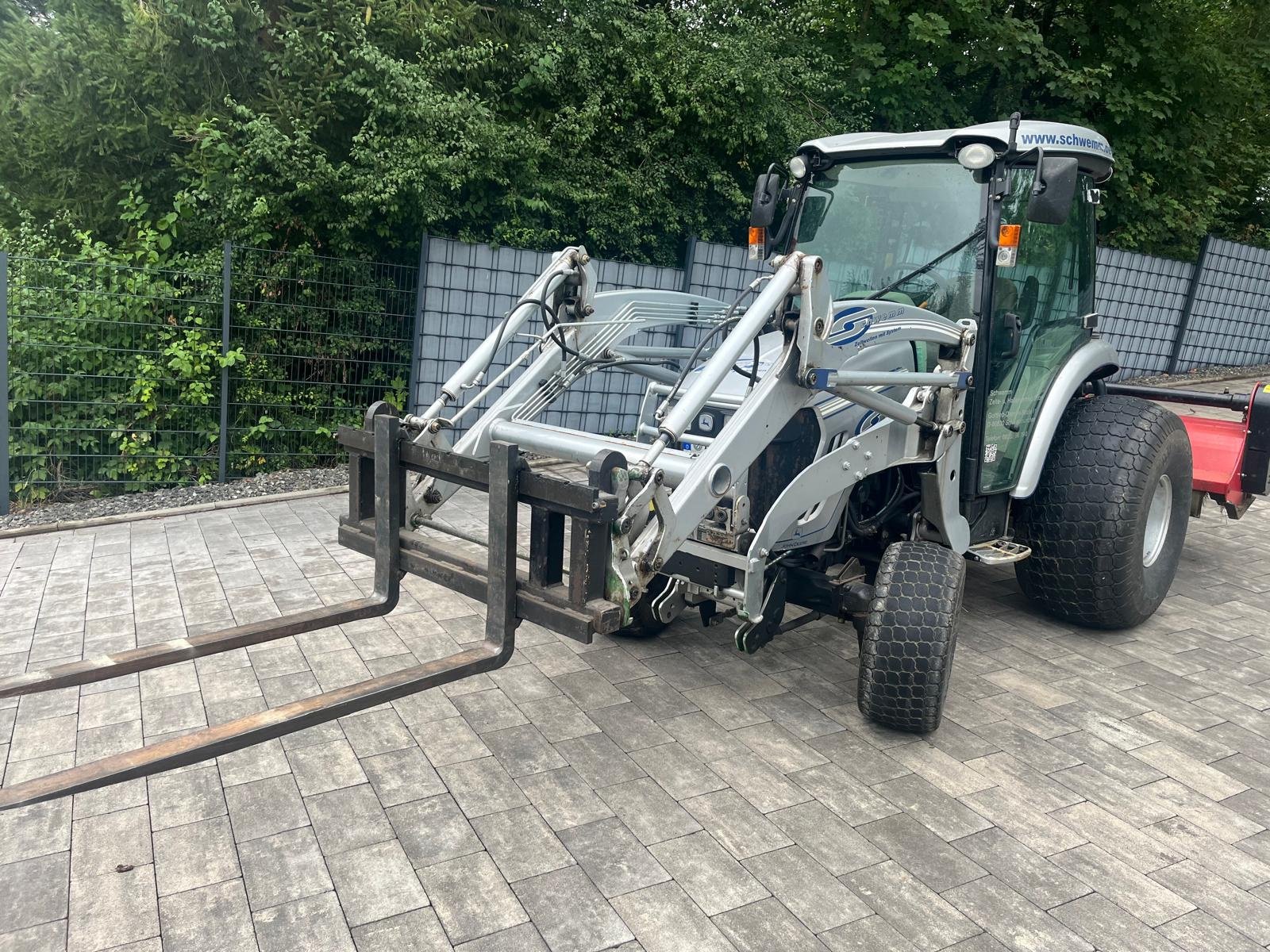 Kommunaltraktor des Typs John Deere 4320 HST, Gebrauchtmaschine in Schwabmünchen (Bild 2)