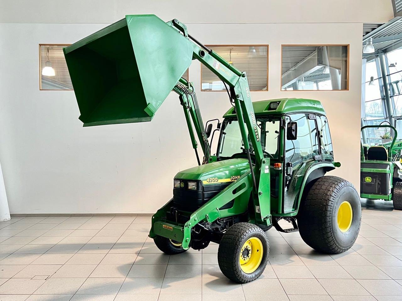 Kommunaltraktor типа John Deere 4700, Gebrauchtmaschine в Neubeckum (Фотография 3)