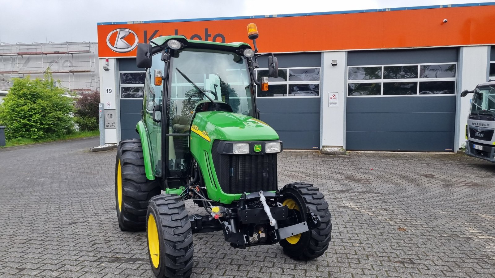 Kommunaltraktor типа John Deere 4720 e Hydro, Gebrauchtmaschine в Olpe (Фотография 3)