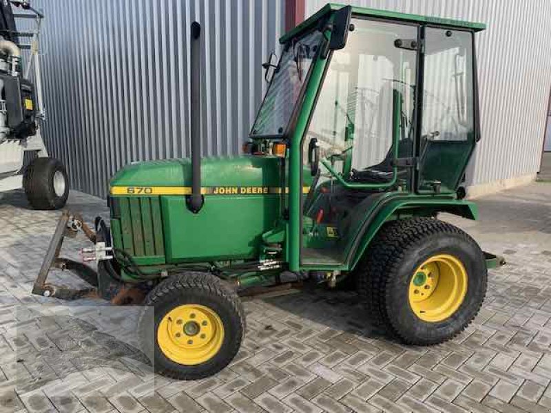 Kommunaltraktor des Typs John Deere 670, Gebrauchtmaschine in Hermannsburg (Bild 1)