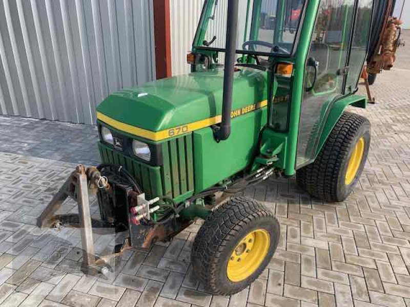 Kommunaltraktor des Typs John Deere 670, Gebrauchtmaschine in Hermannsburg (Bild 2)