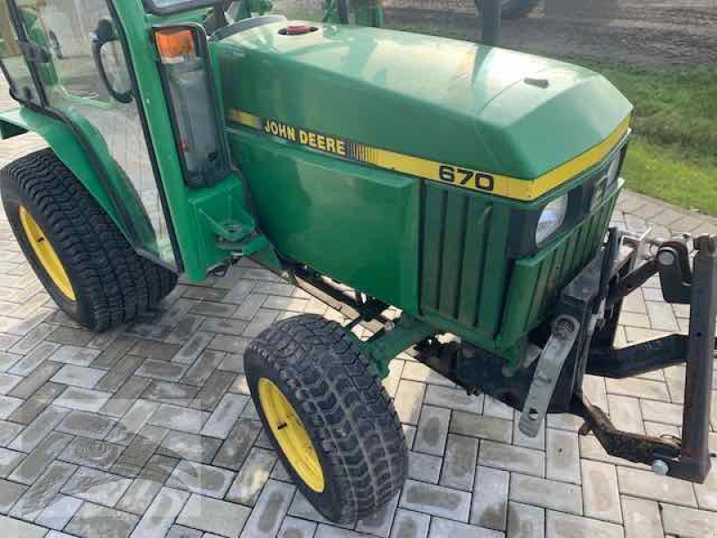 Kommunaltraktor des Typs John Deere 670, Gebrauchtmaschine in Hermannsburg (Bild 3)