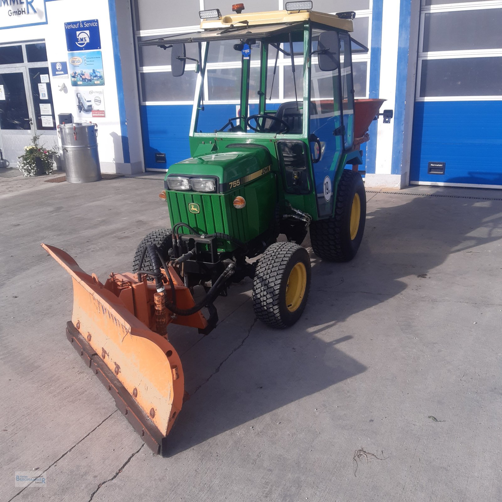 Kommunaltraktor des Typs John Deere 755, Gebrauchtmaschine in Söchtenau (Bild 2)