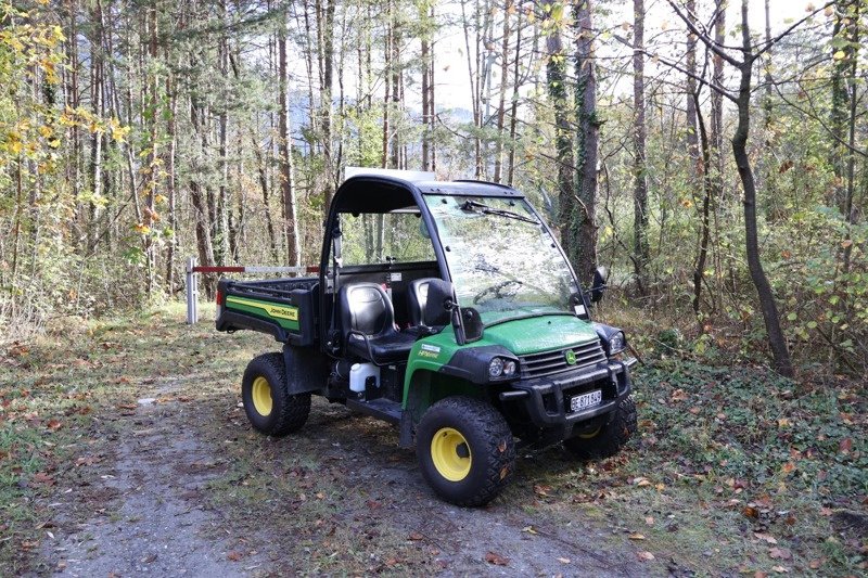 Kommunaltraktor du type John Deere HPX 815 E, Ausstellungsmaschine en Regensdorf (Photo 1)