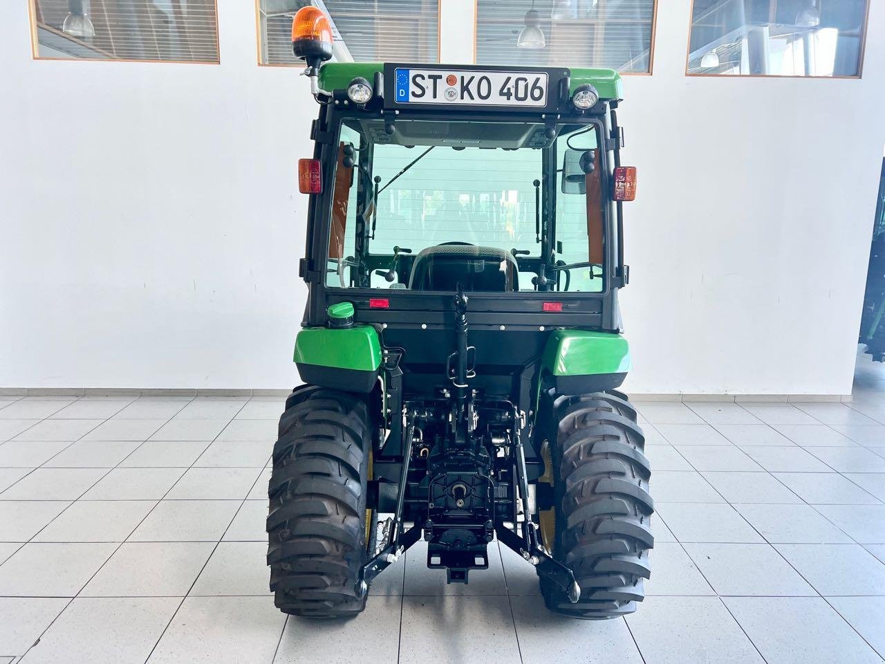 Kommunaltraktor of the type John Deere John Deere 2038R, Gebrauchtmaschine in Neubeckum (Picture 4)