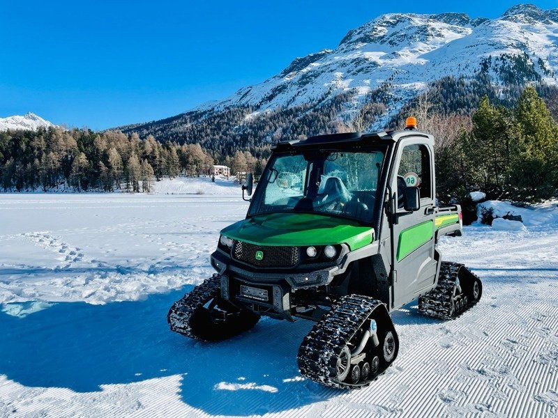 Kommunaltraktor типа John Deere XUV835M, Ausstellungsmaschine в Regensdorf (Фотография 2)