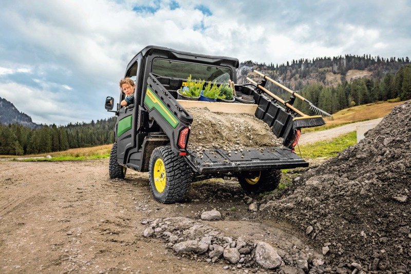 Kommunaltraktor del tipo John Deere XUV875M, Neumaschine In Regensdorf (Immagine 3)