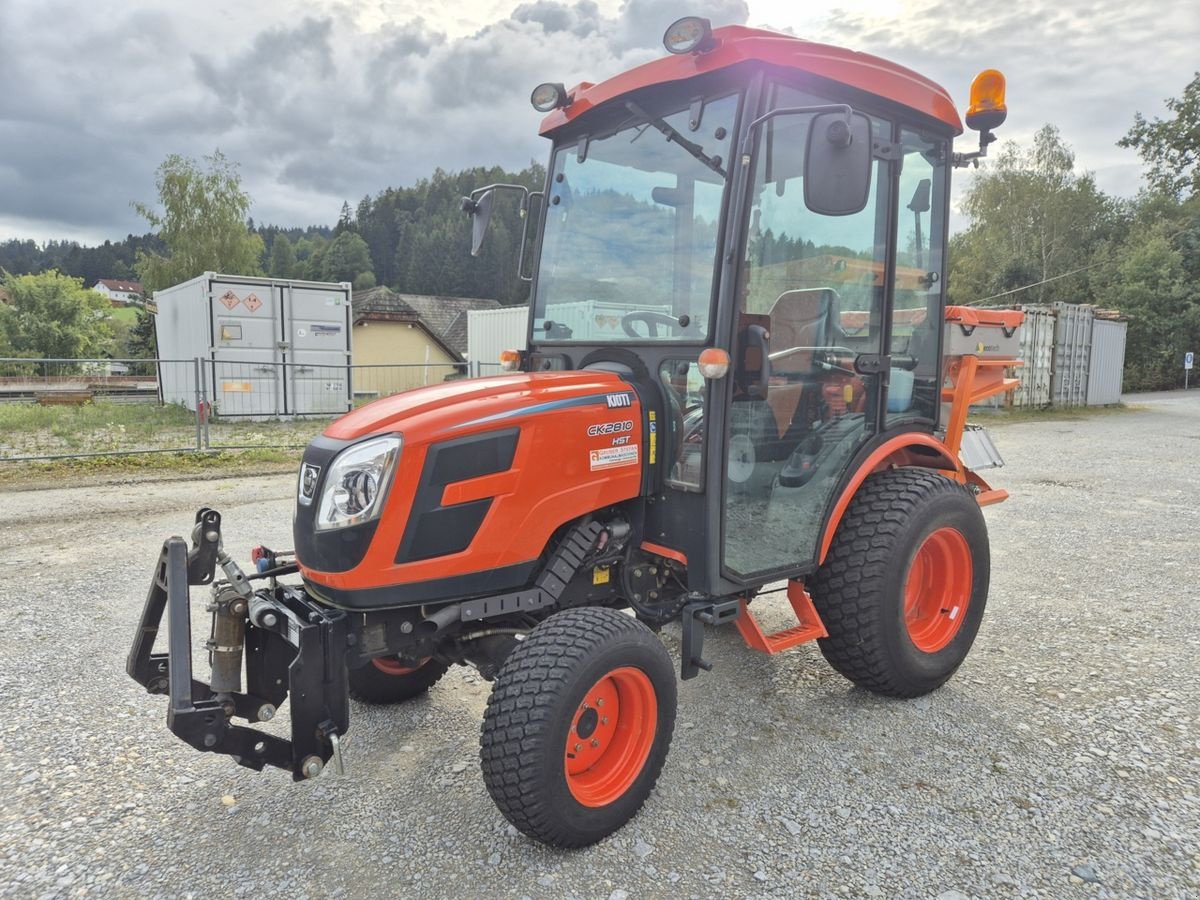 Kommunaltraktor of the type Kioti CK 2810 HST Traktor Winterdienst Streuer Kabine, Gebrauchtmaschine in Aigen-Schlägl (Picture 1)