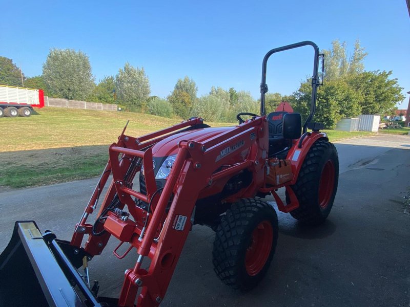 Kommunaltraktor van het type Kioti CK 4030H, Neumaschine in Klempau