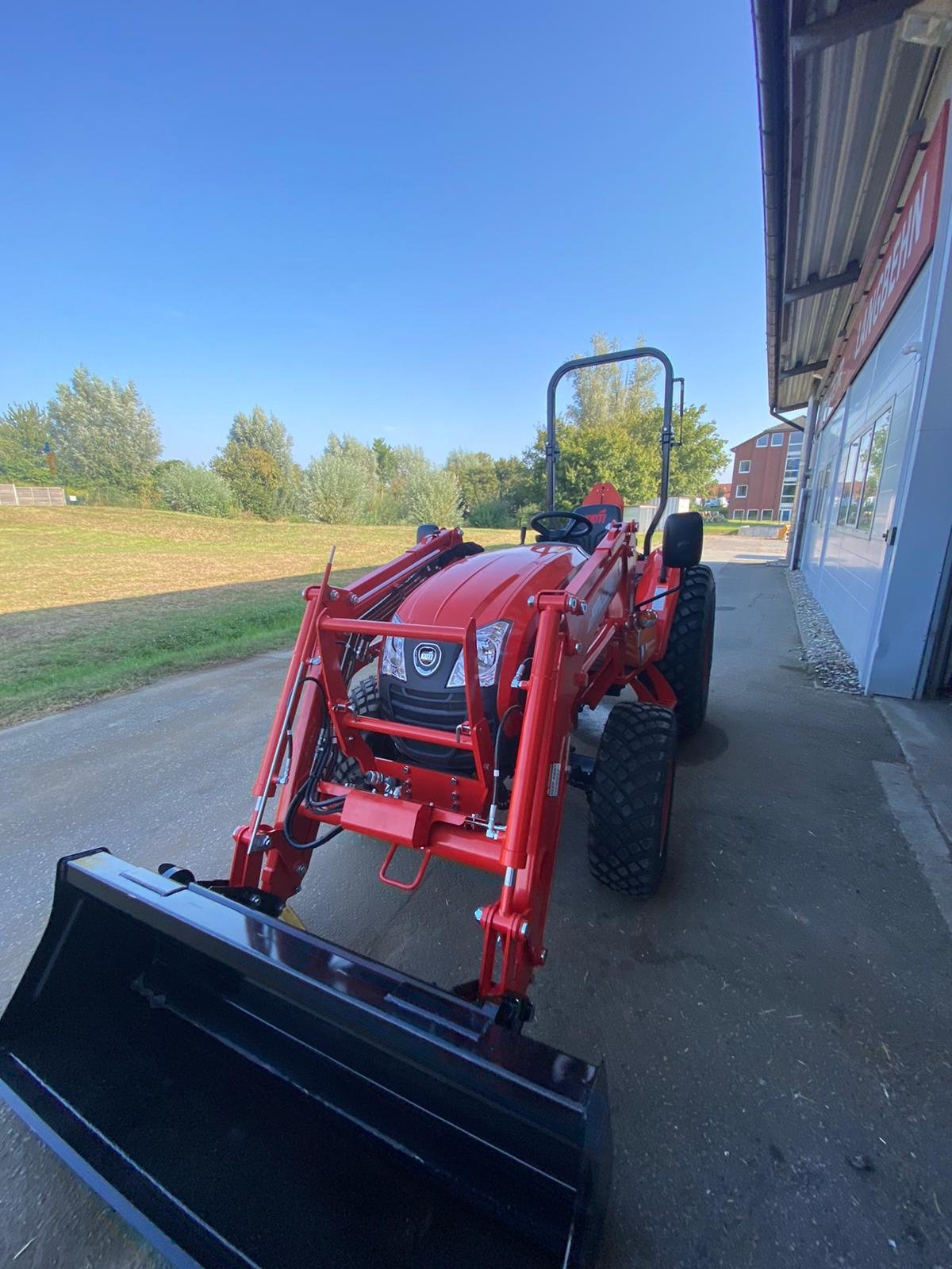 Kommunaltraktor van het type Kioti CK 4030H, Neumaschine in Klempau (Foto 2)