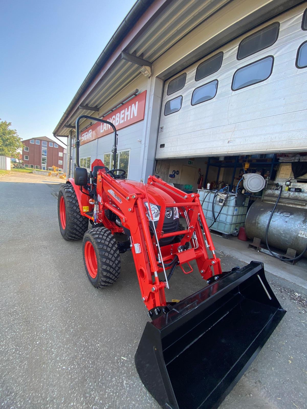 Kommunaltraktor van het type Kioti CK 4030H, Neumaschine in Klempau (Foto 3)