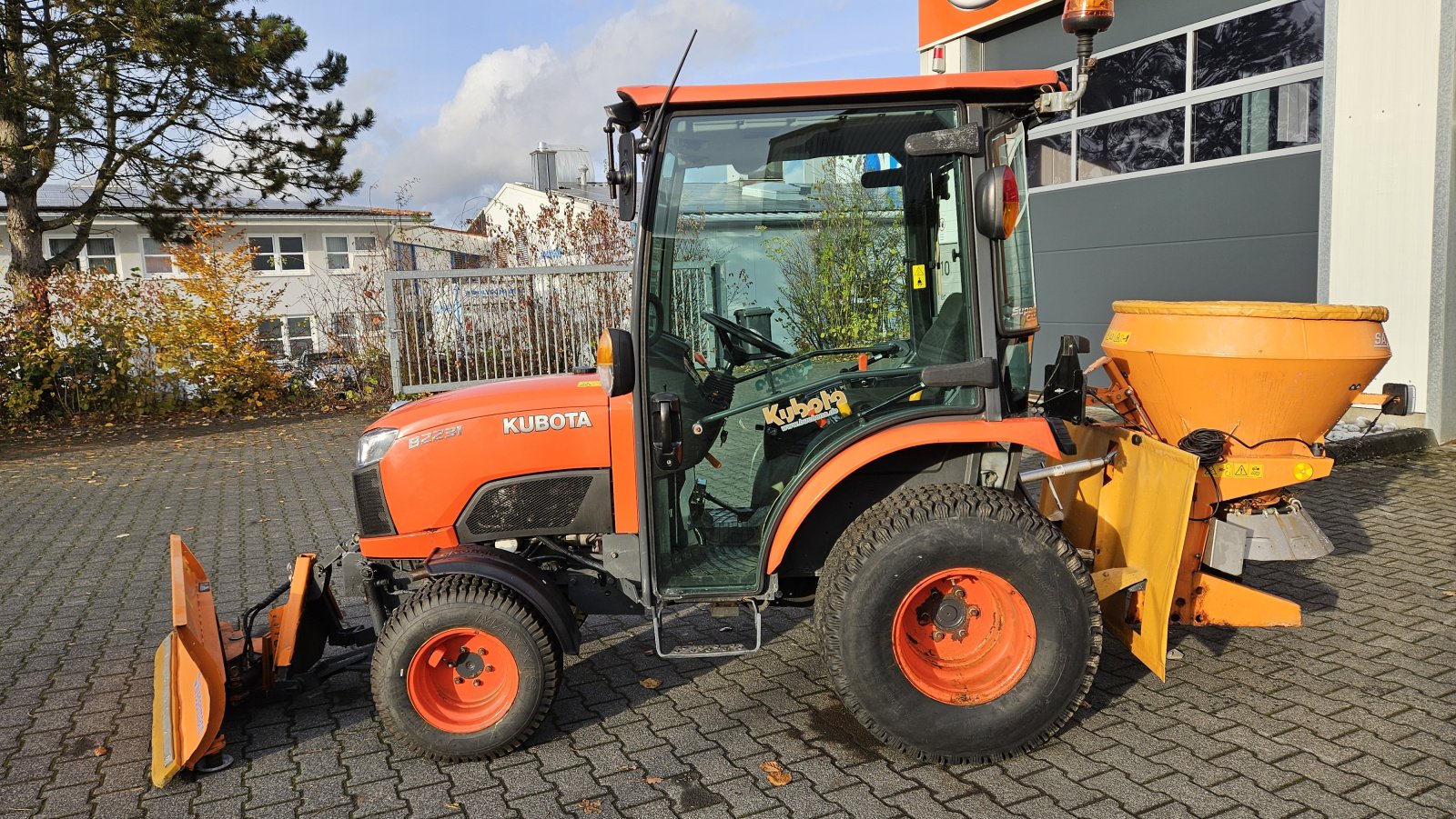 Kommunaltraktor du type Kubota B 2231 Winterdienst, Gebrauchtmaschine en Olpe (Photo 3)