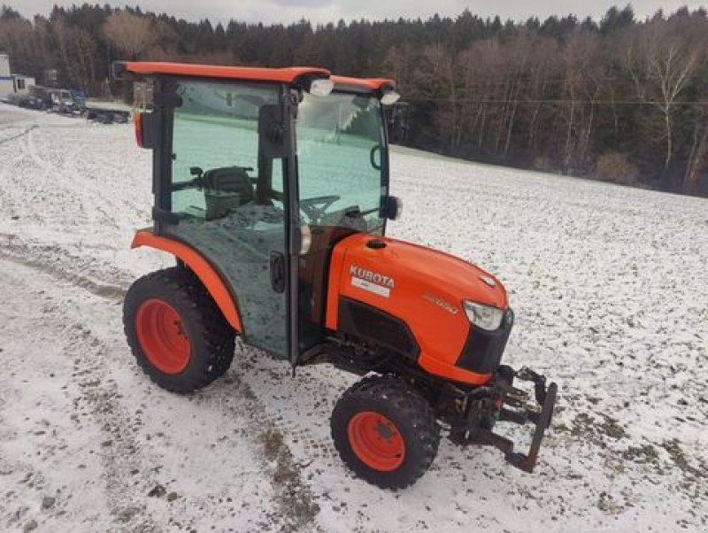 Kommunaltraktor des Typs Kubota B 2650 HDB-C, Gebrauchtmaschine in NATTERNBACH (Bild 4)