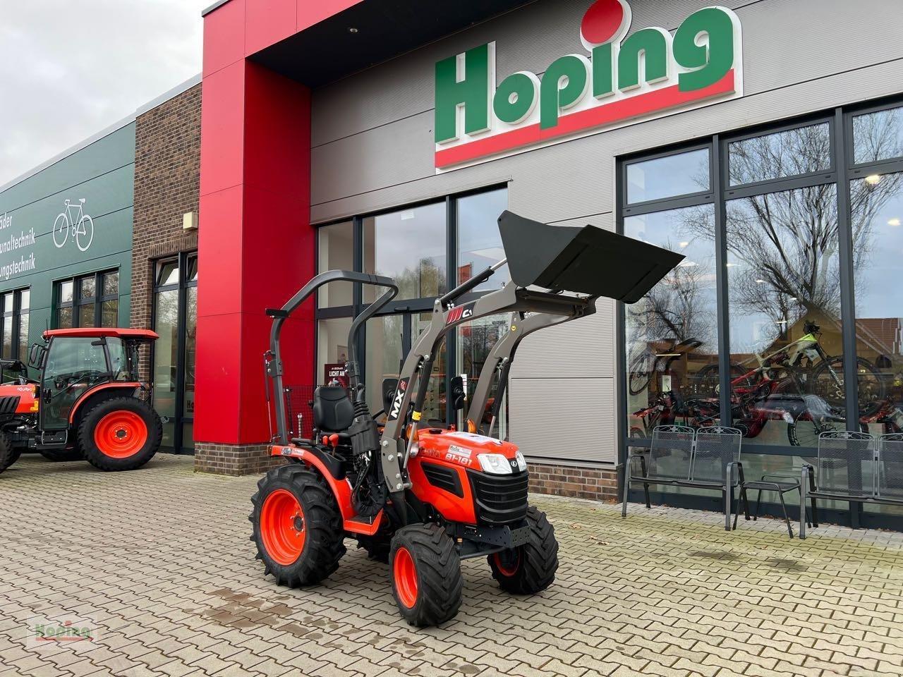 Kommunaltraktor van het type Kubota B1 181, Neumaschine in Bakum (Foto 4)