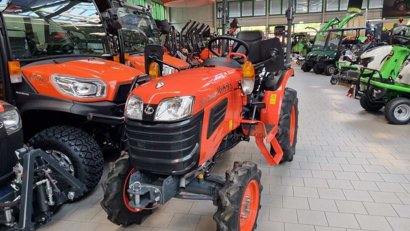 Kommunaltraktor of the type Kubota B1-241 99cm Aussenbreite, Neumaschine in Olpe (Picture 7)