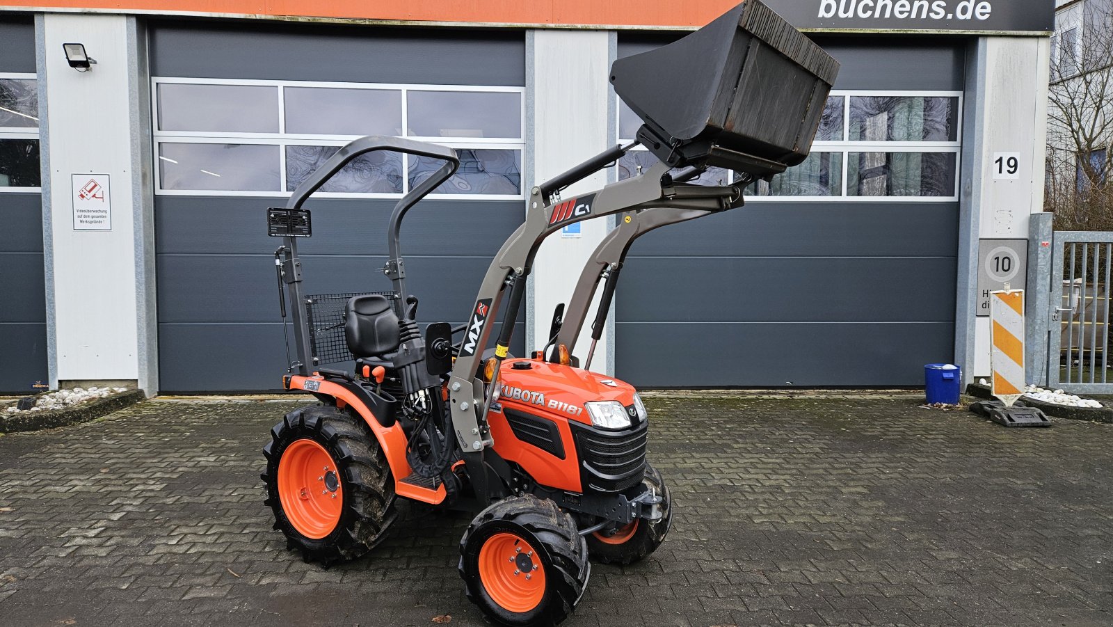 Kommunaltraktor des Typs Kubota B1181 Frontlader, Gebrauchtmaschine in Olpe (Bild 1)