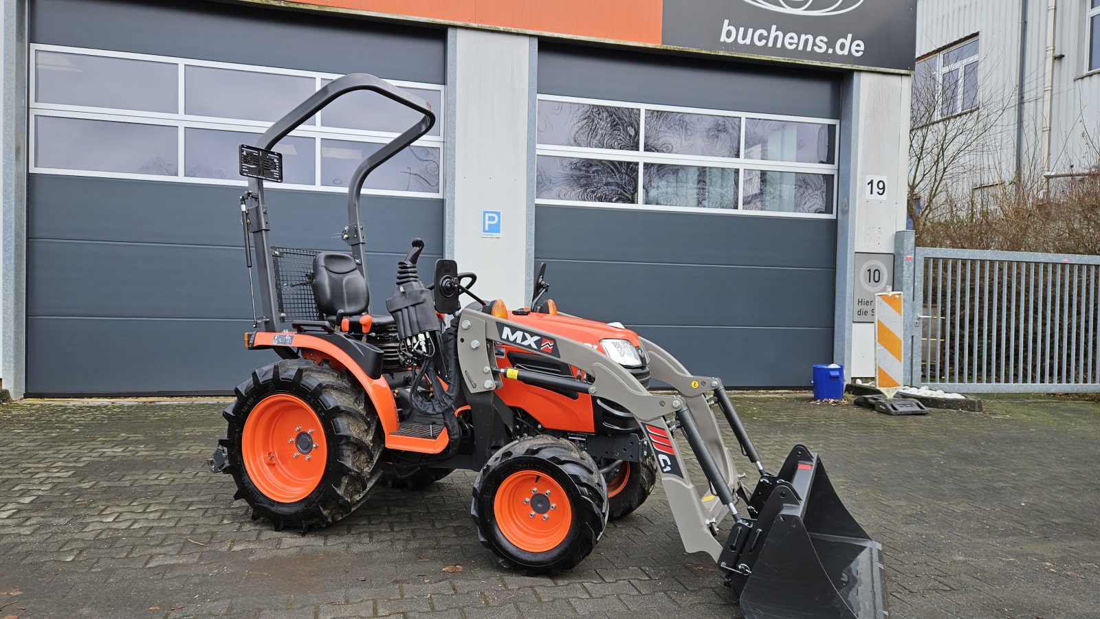 Kommunaltraktor des Typs Kubota B1181 Frontlader, Gebrauchtmaschine in Olpe (Bild 3)