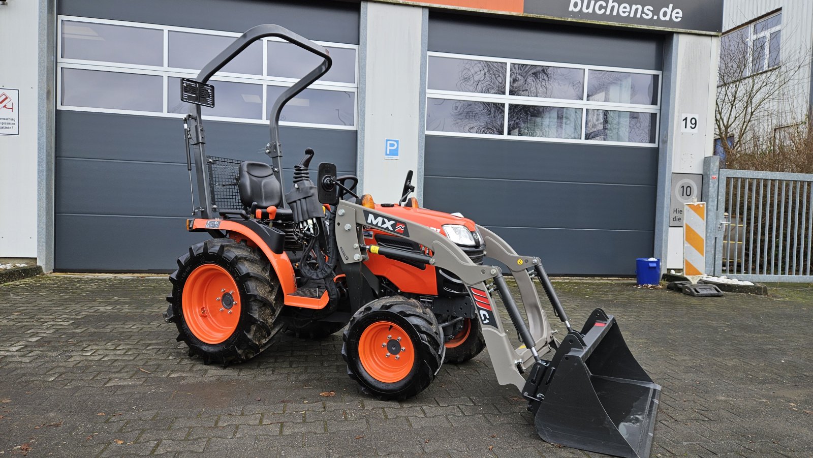 Kommunaltraktor des Typs Kubota B1181 Frontlader, Gebrauchtmaschine in Olpe (Bild 4)