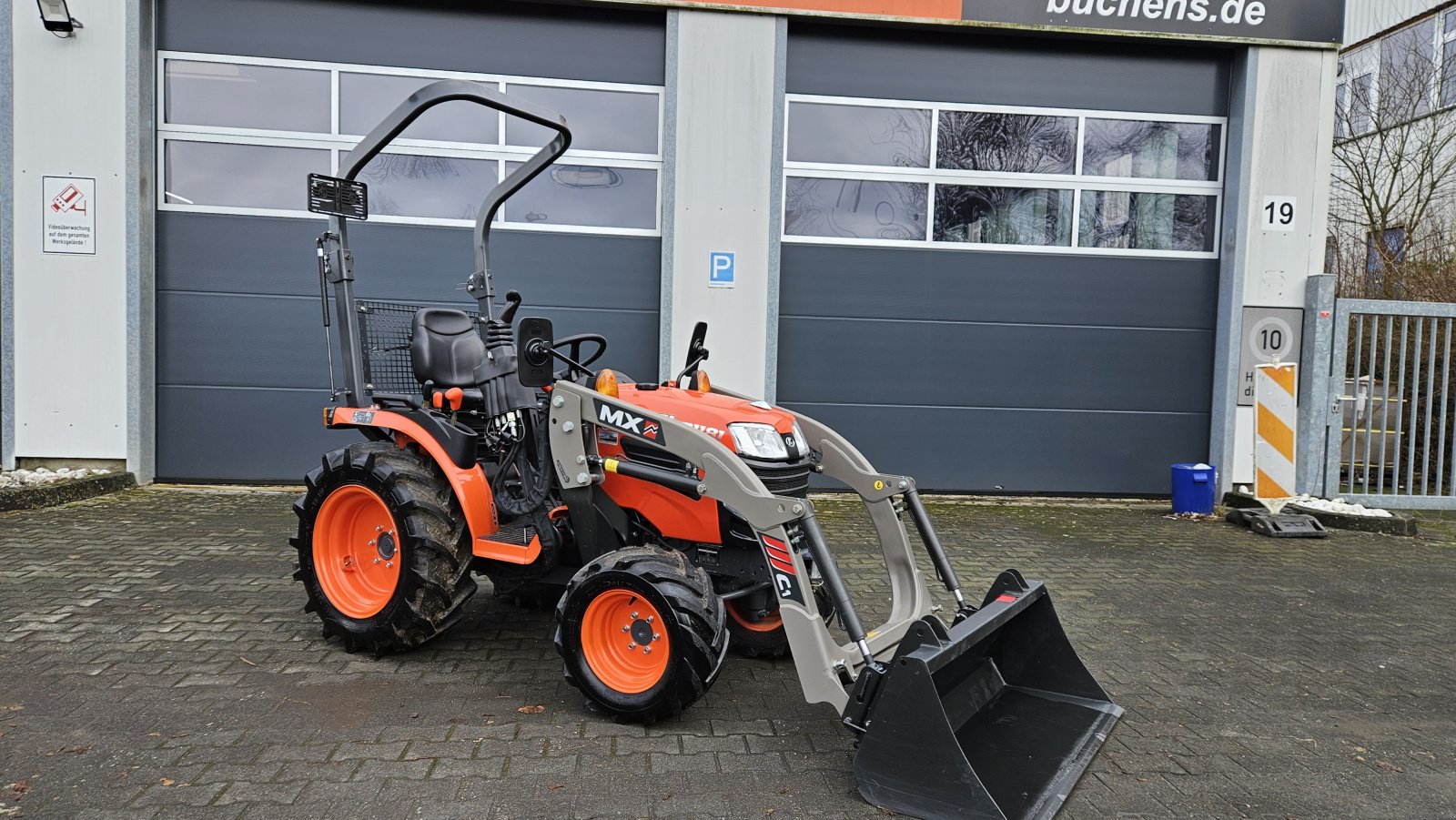 Kommunaltraktor des Typs Kubota B1181 Frontlader, Gebrauchtmaschine in Olpe (Bild 5)