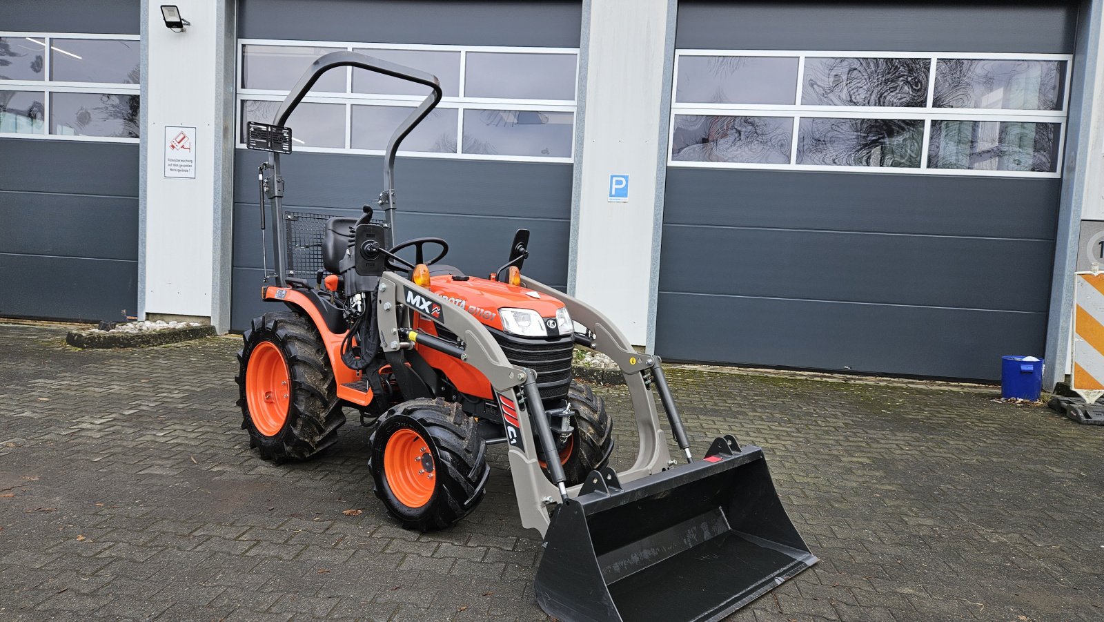 Kommunaltraktor des Typs Kubota B1181 Frontlader, Gebrauchtmaschine in Olpe (Bild 8)