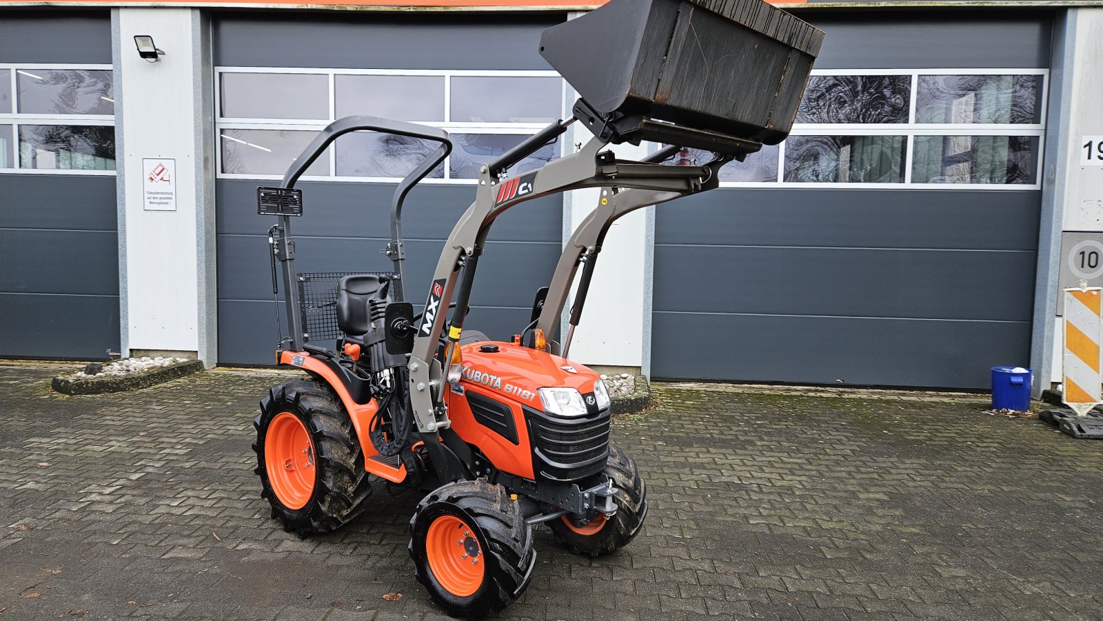 Kommunaltraktor des Typs Kubota B1181 Frontlader, Gebrauchtmaschine in Olpe (Bild 13)