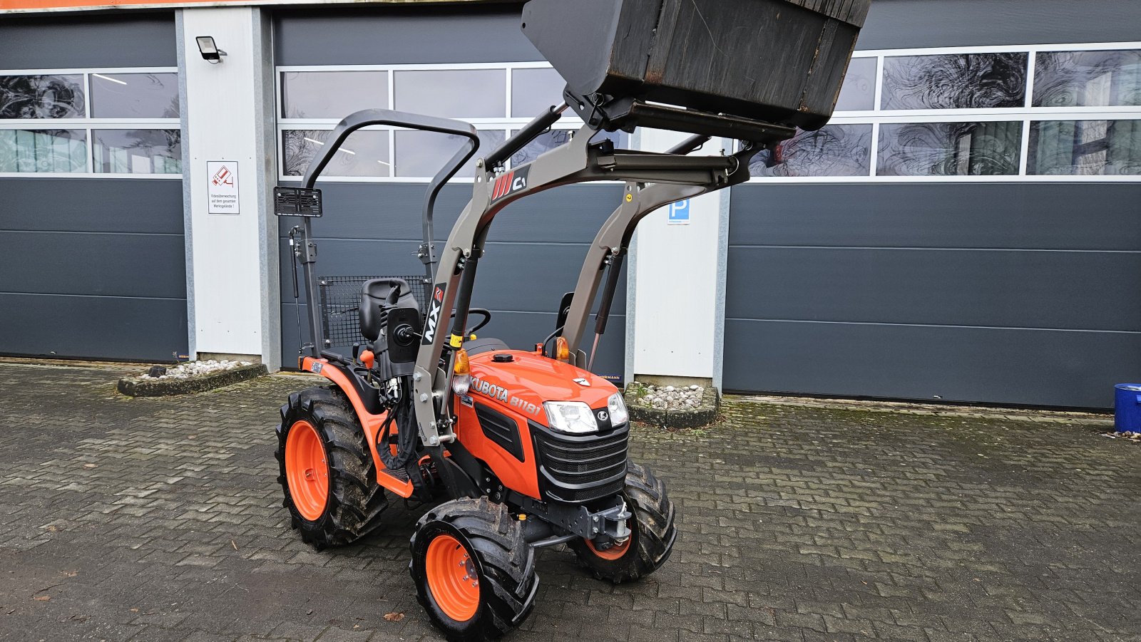 Kommunaltraktor des Typs Kubota B1181 Frontlader, Gebrauchtmaschine in Olpe (Bild 14)