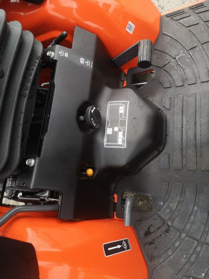 Kommunaltraktor van het type Kubota B1241 D-EC, Neumaschine in NATTERNBACH (Foto 15)