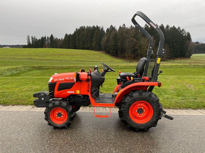 Kommunaltraktor of the type Kubota B1241 D-EC, Vorführmaschine in NATTERNBACH (Picture 1)