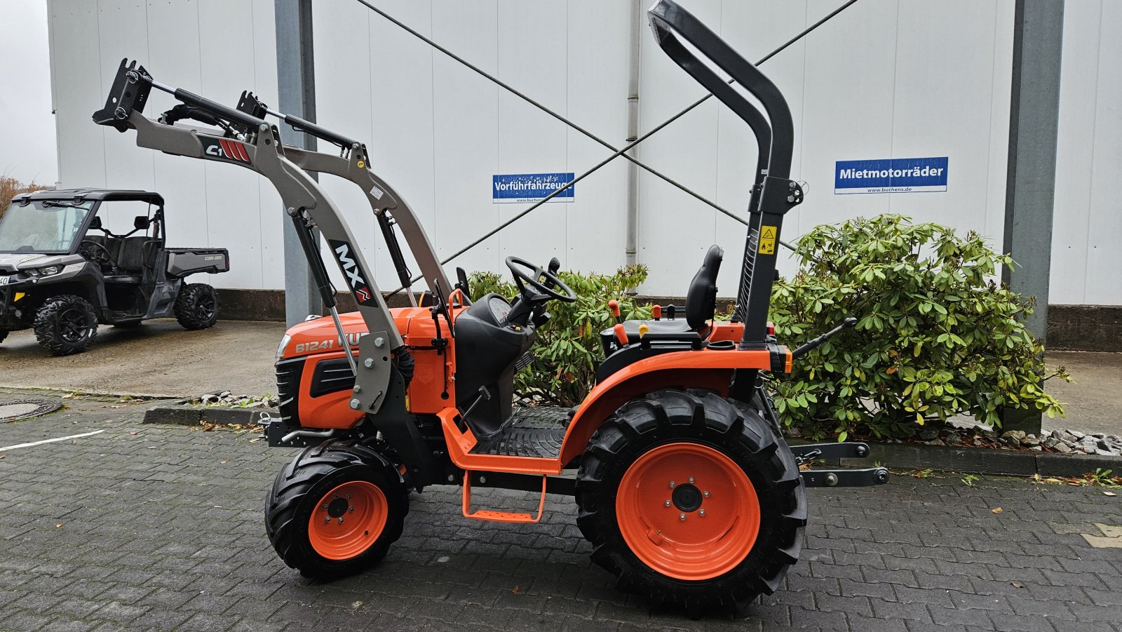 Kommunaltraktor des Typs Kubota B1241, Gebrauchtmaschine in Olpe (Bild 3)