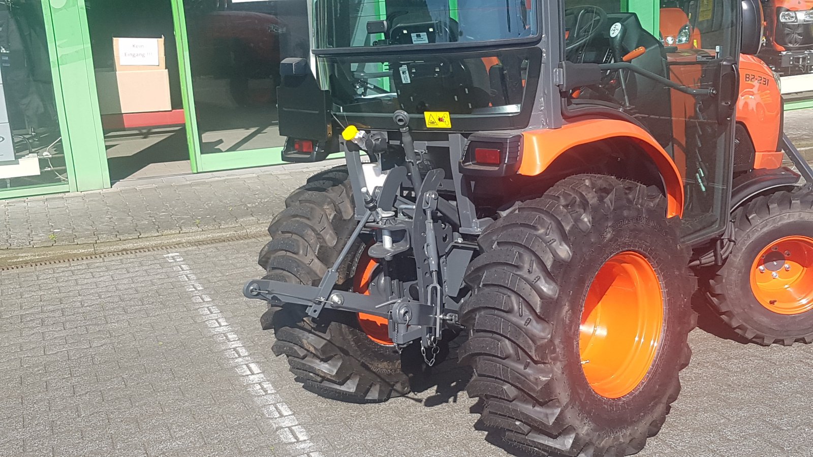 Kommunaltraktor del tipo Kubota B2-231 H CAB, Neumaschine en Olpe (Imagen 8)