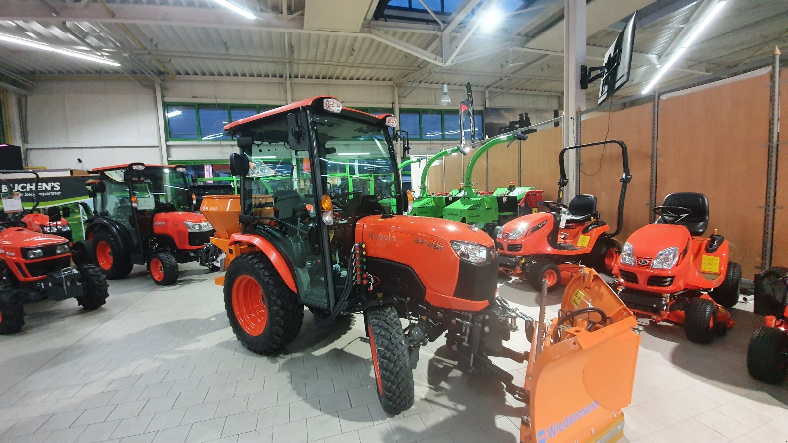 Kommunaltraktor des Typs Kubota B2-231H CAB ab 0,99% Winterdienstpaket, Neumaschine in Olpe (Bild 4)