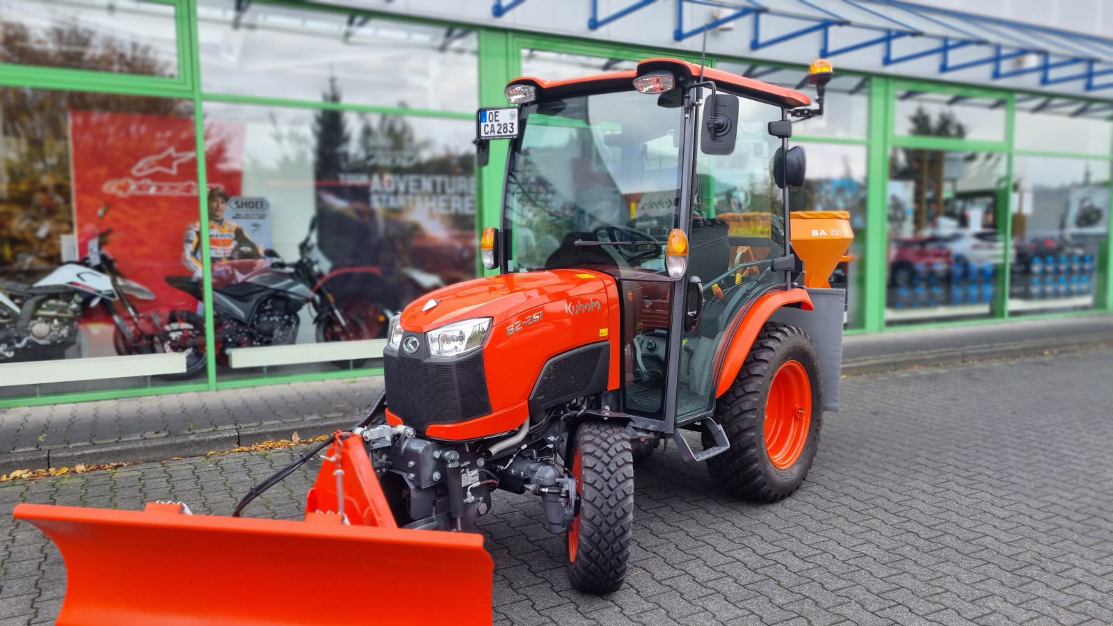 Kommunaltraktor van het type Kubota B2-231H CAB ab 0,99% Winterdienstpaket, Neumaschine in Olpe (Foto 1)