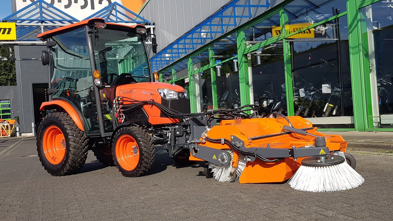 Kommunaltraktor des Typs Kubota B2-231H CAB, Neumaschine in Olpe (Bild 1)