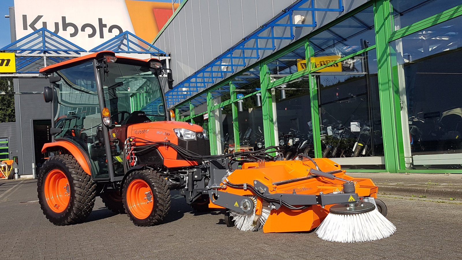 Kommunaltraktor des Typs Kubota B2-231H CAB, Neumaschine in Olpe (Bild 2)