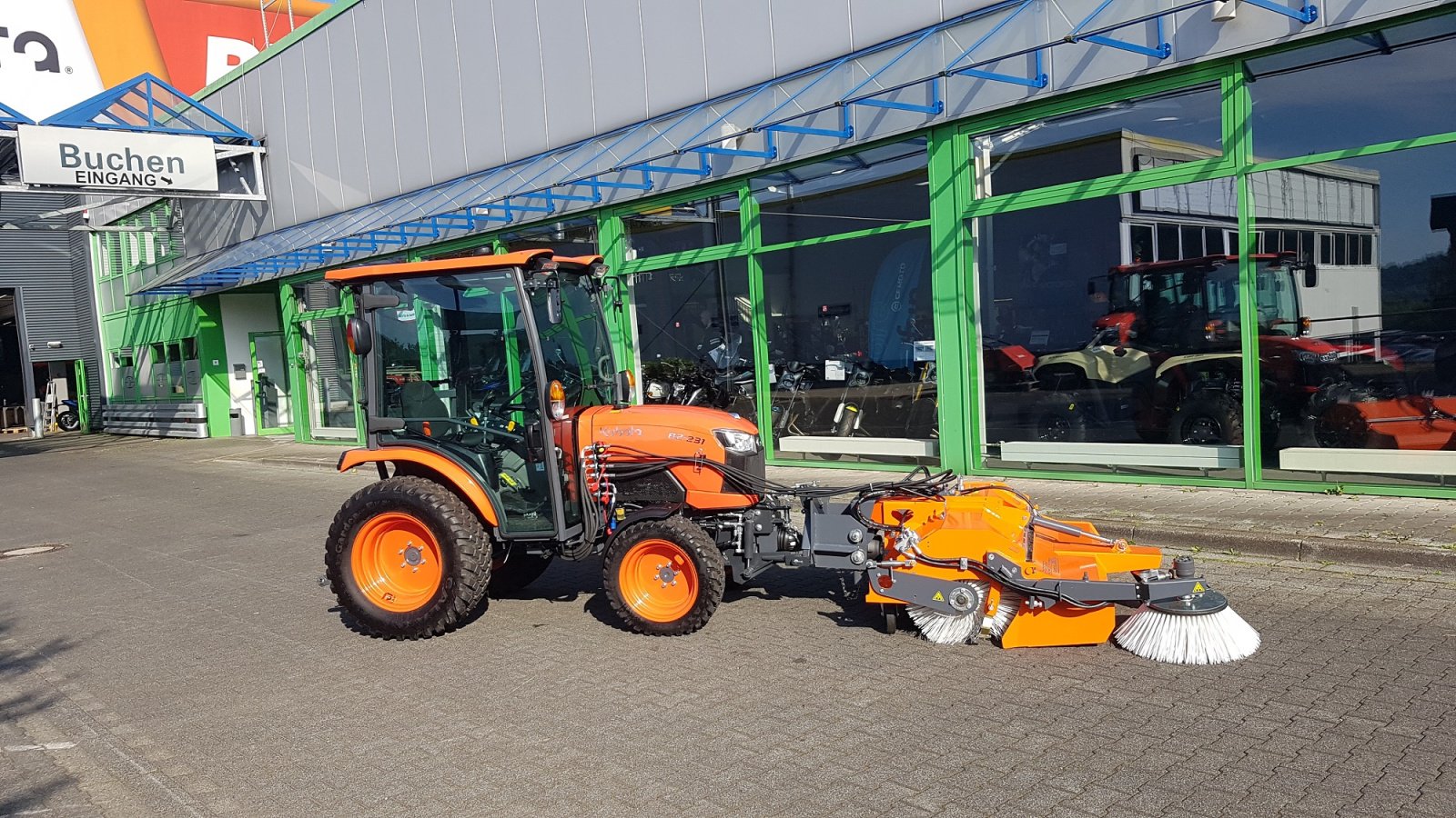 Kommunaltraktor van het type Kubota B2-231H CAB, Neumaschine in Olpe (Foto 3)