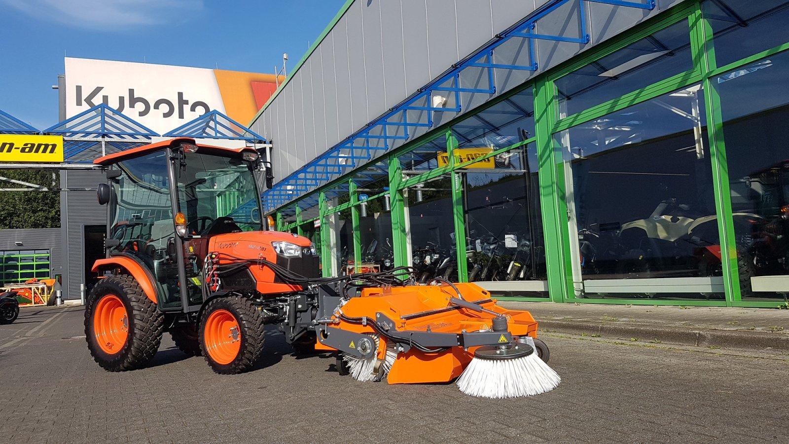 Kommunaltraktor van het type Kubota B2-231H CAB, Neumaschine in Olpe (Foto 4)