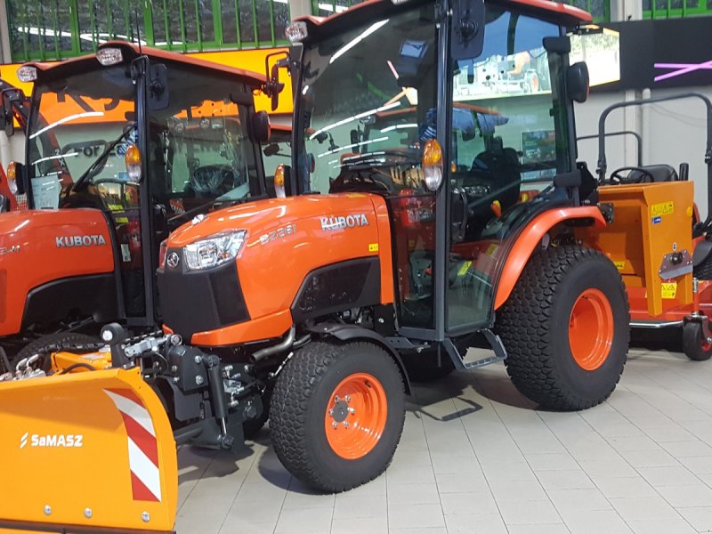 Kommunaltraktor van het type Kubota B2-261 H CAB Winterdienstpaket, Neumaschine in Olpe