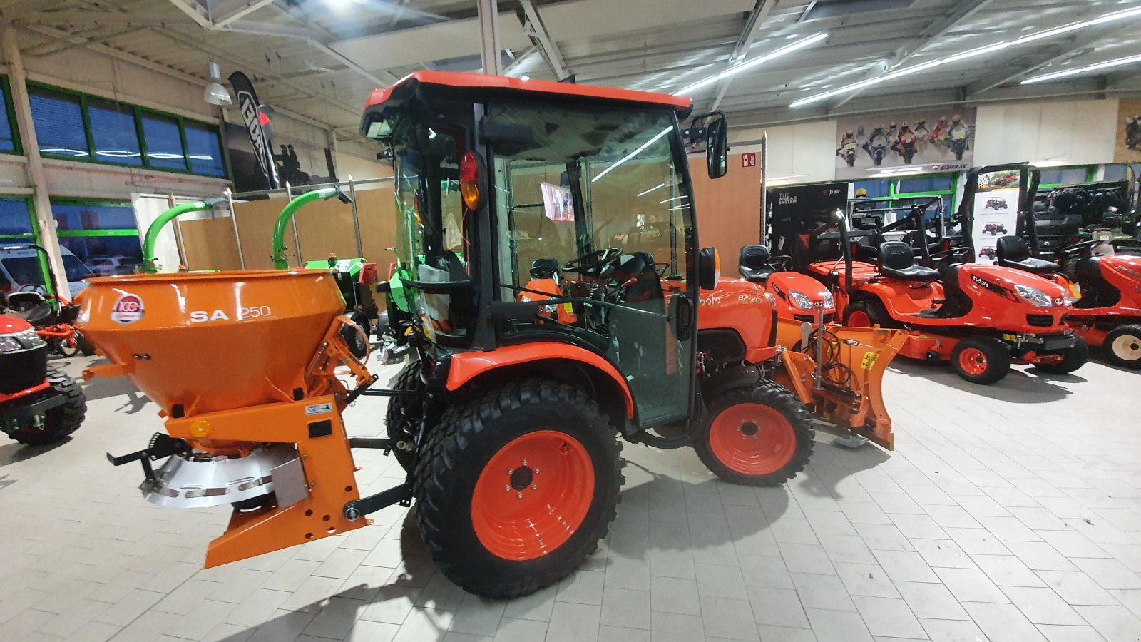 Kommunaltraktor of the type Kubota B2-261 H CAB Winterdienstpaket, Neumaschine in Olpe (Picture 3)