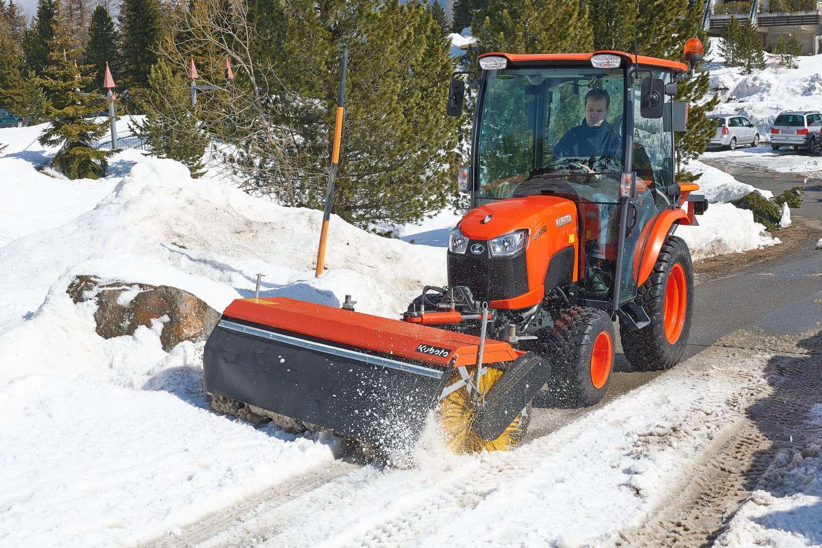 Kommunaltraktor des Typs Kubota B2-261 H CAB Winterdienstpaket, Neumaschine in Olpe (Bild 8)