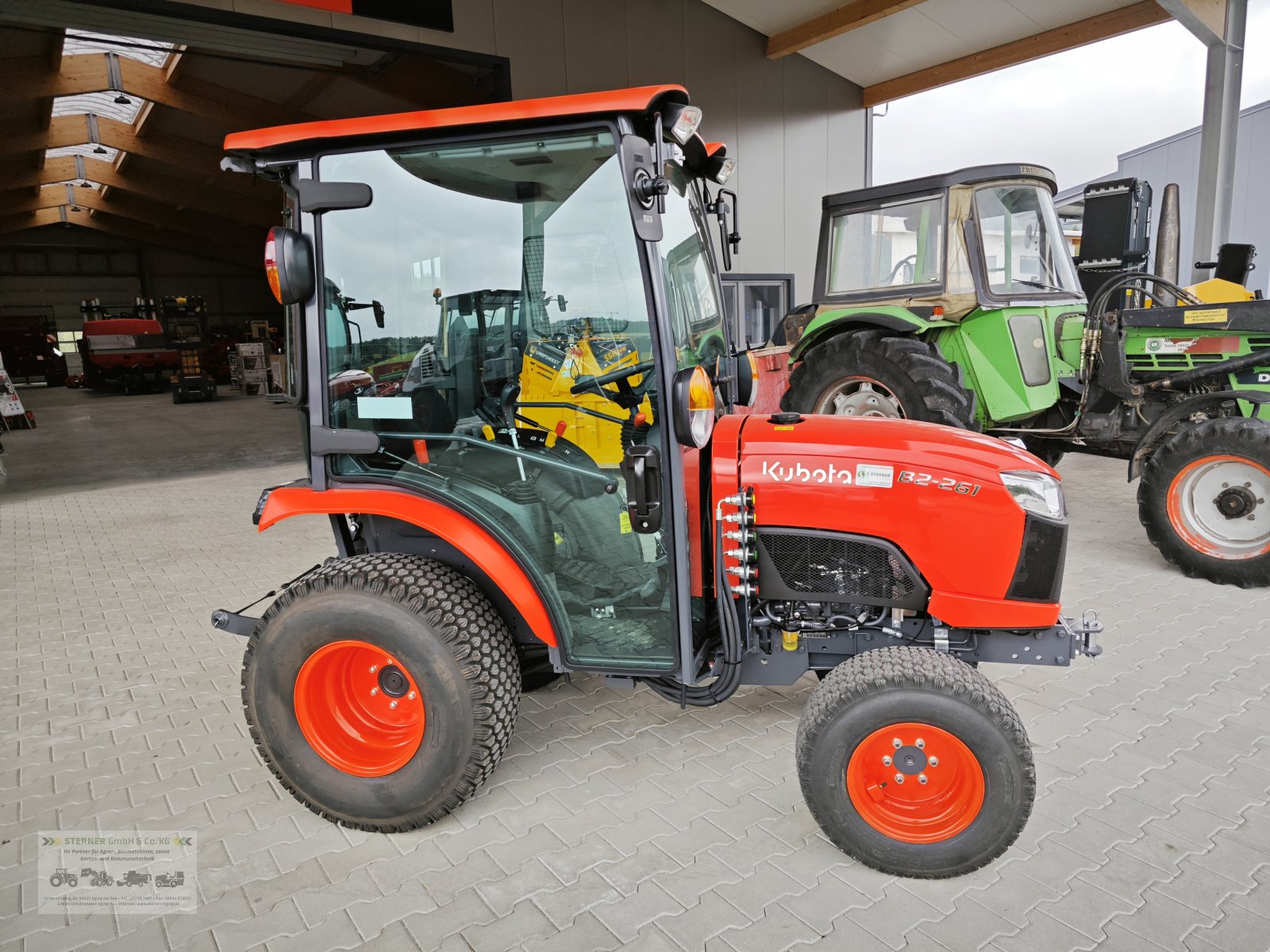 Kommunaltraktor des Typs Kubota B2-261 H CAB, Neumaschine in Eging am See (Bild 2)