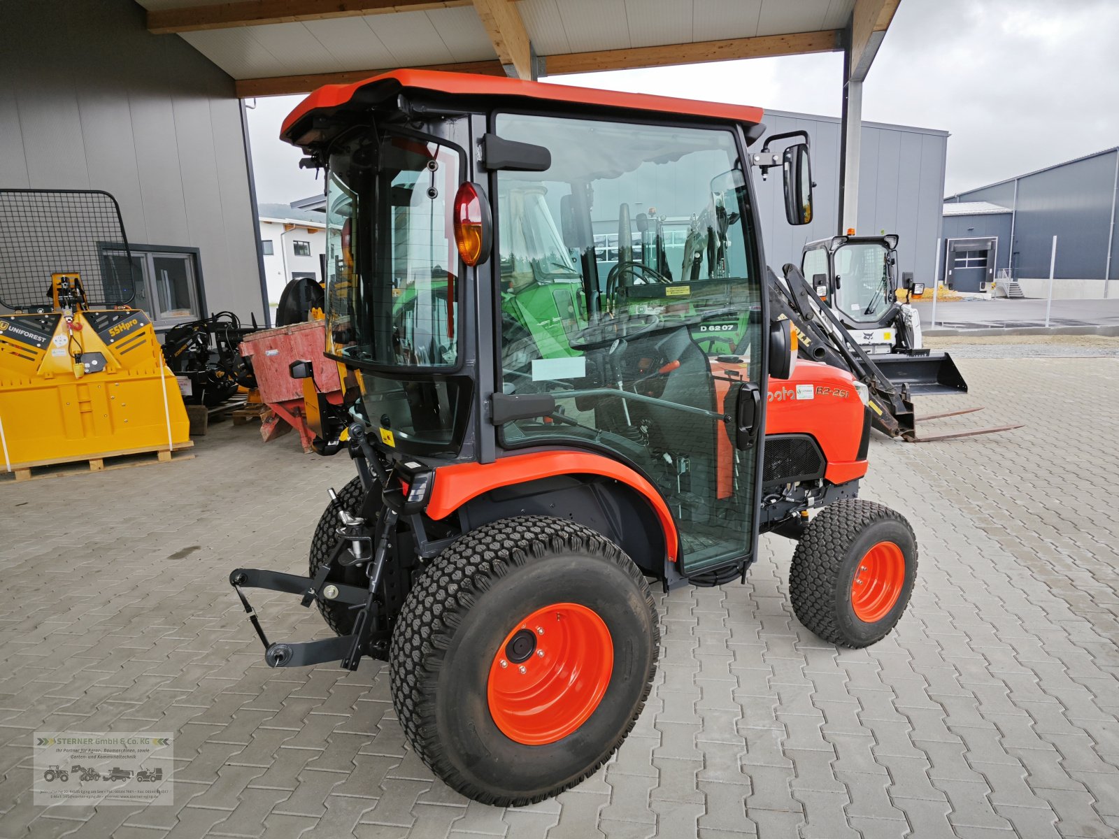 Kommunaltraktor des Typs Kubota B2-261 H CAB, Neumaschine in Eging am See (Bild 3)