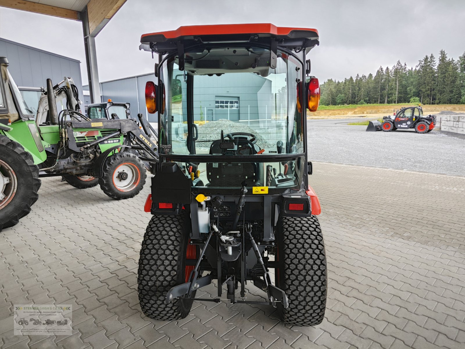 Kommunaltraktor des Typs Kubota B2-261 H CAB, Neumaschine in Eging am See (Bild 4)