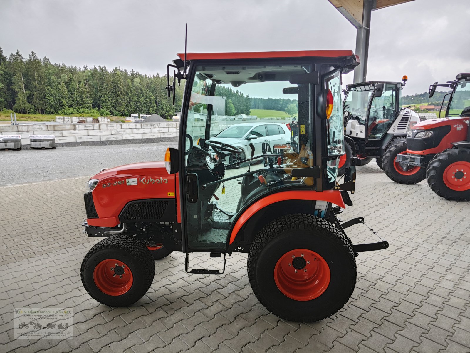 Kommunaltraktor des Typs Kubota B2-261 H CAB, Neumaschine in Eging am See (Bild 7)