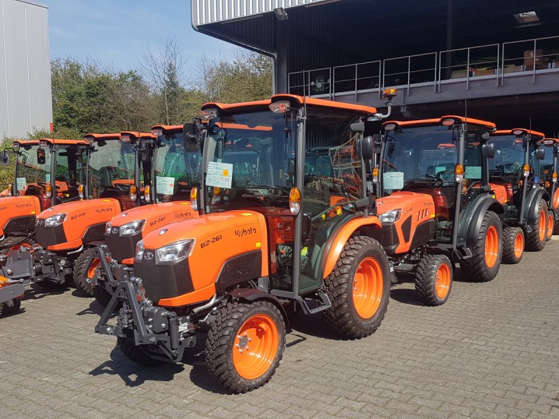 Kommunaltraktor of the type Kubota B2-261 H CAB, Neumaschine in Olpe