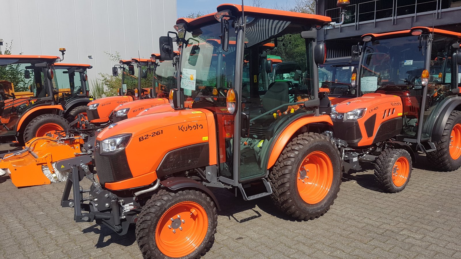 Kommunaltraktor Türe ait Kubota B2-261 H CAB, Neumaschine içinde Olpe (resim 5)