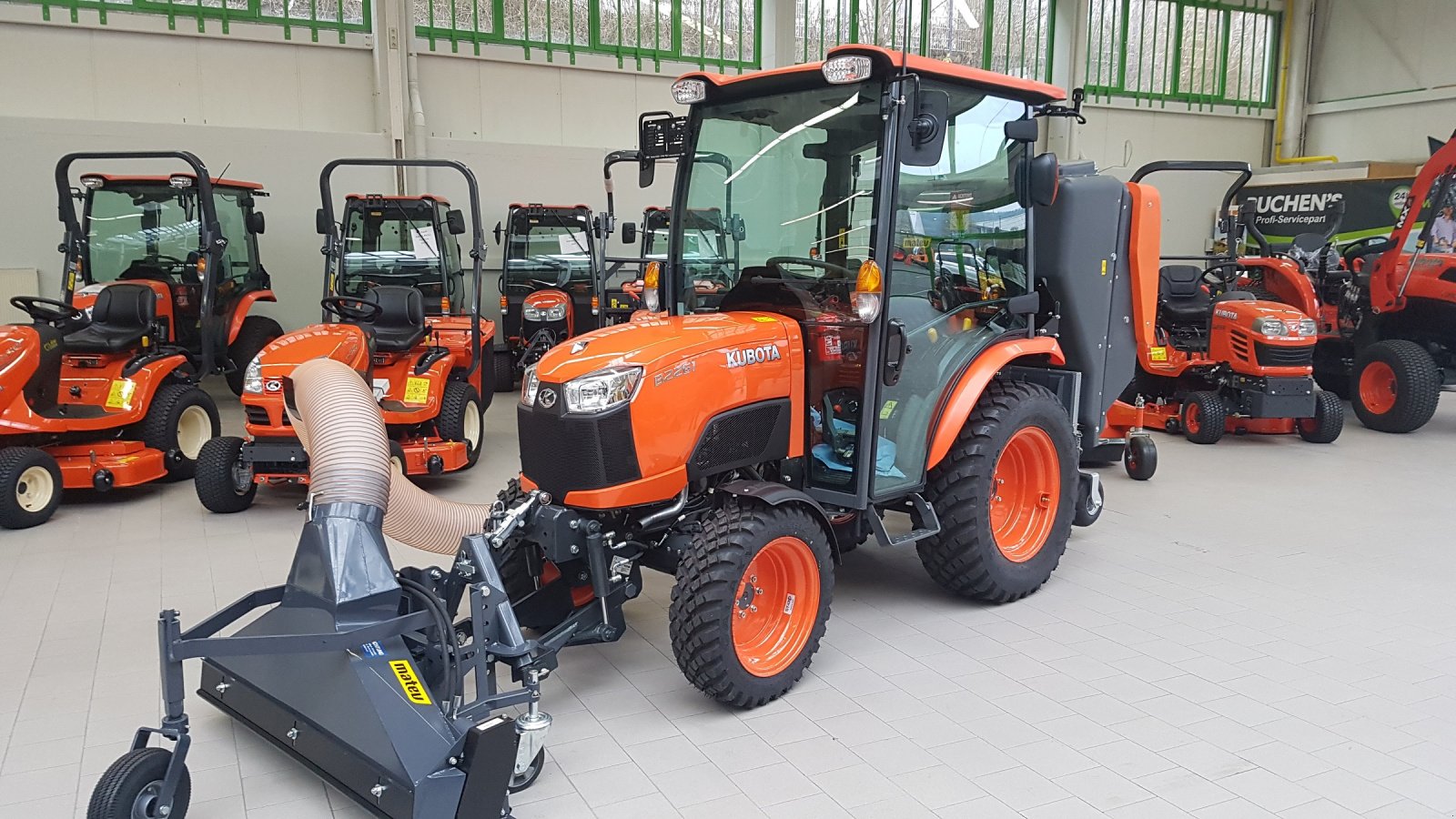 Kommunaltraktor Türe ait Kubota B2-261 H CAB, Neumaschine içinde Olpe (resim 7)