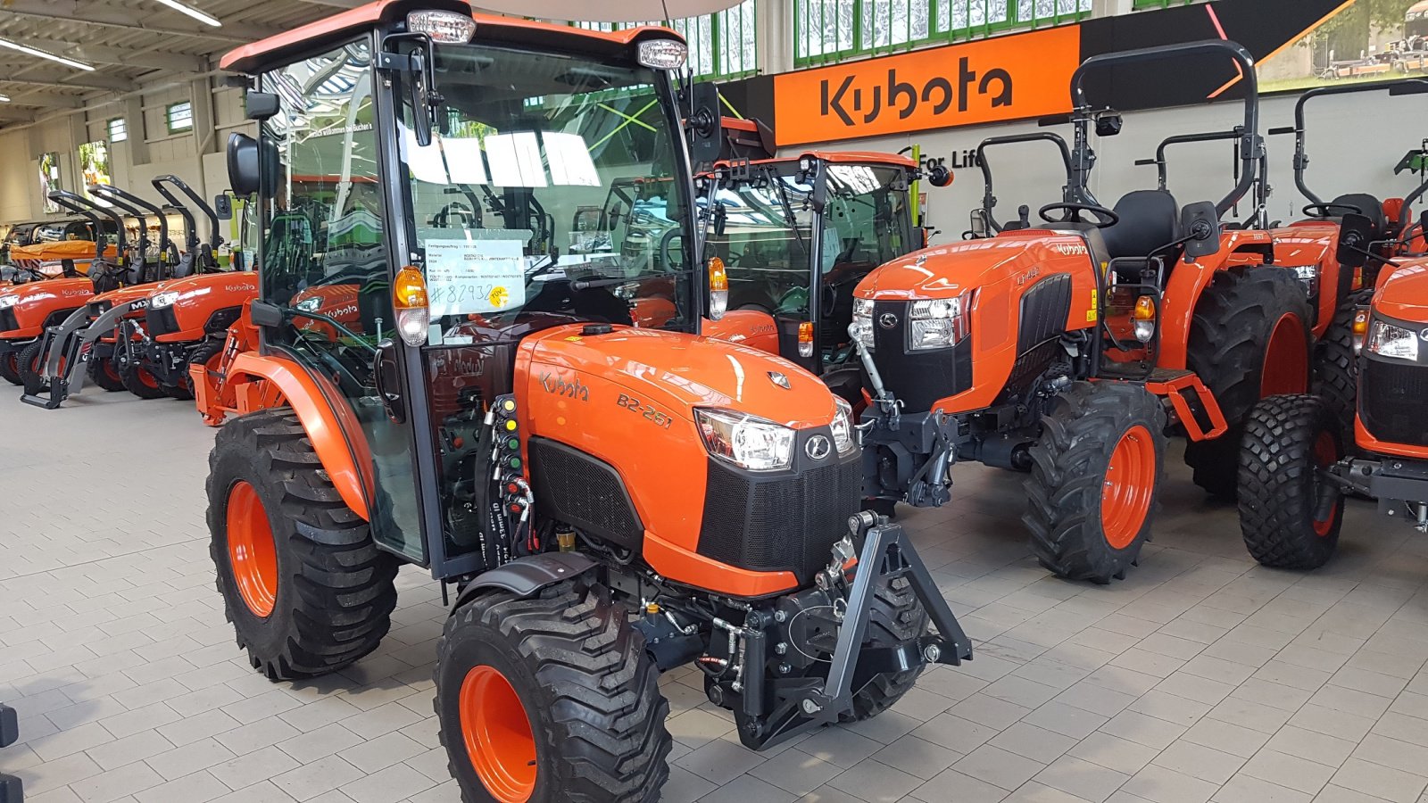 Kommunaltraktor des Typs Kubota B2-261 H CAB, Neumaschine in Olpe (Bild 1)