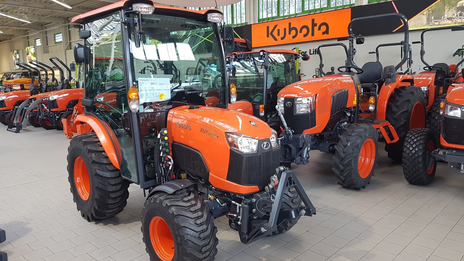 Kommunaltraktor des Typs Kubota B2-261 H CAB, Neumaschine in Olpe (Bild 5)