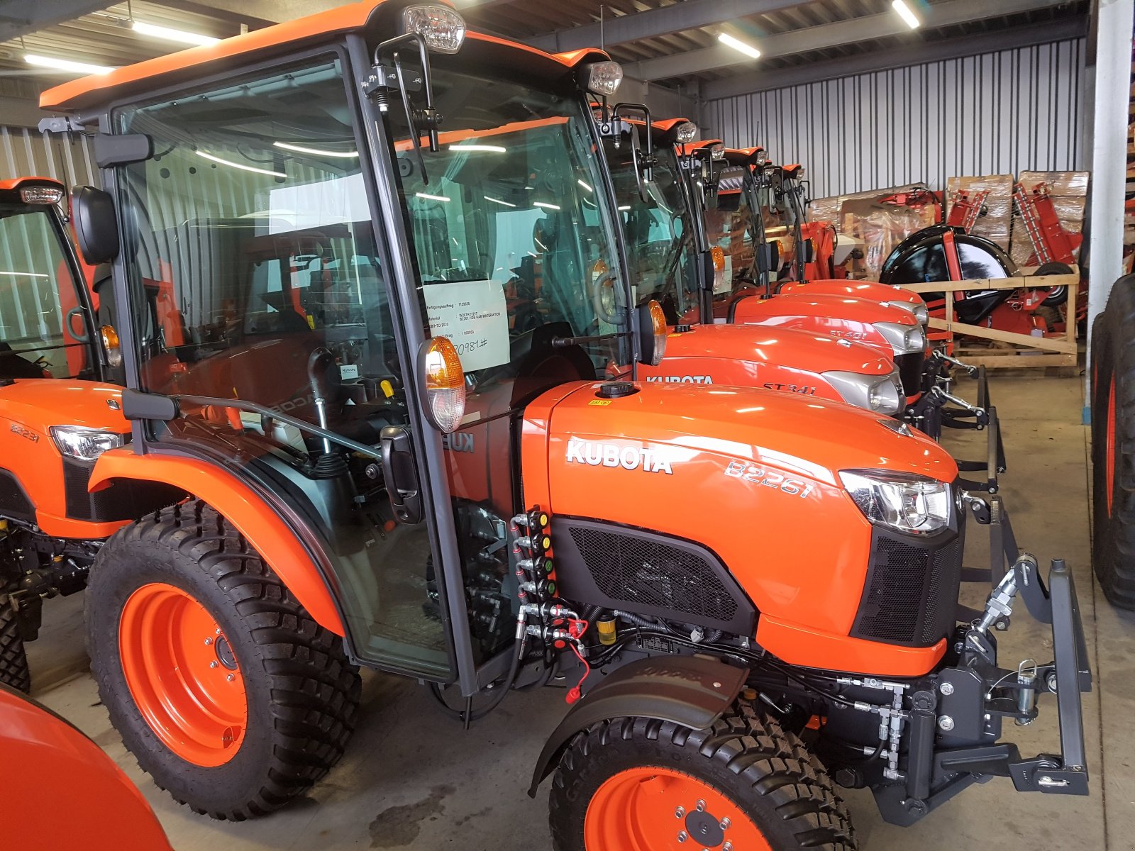 Kommunaltraktor des Typs Kubota B2-261 H CAB, Neumaschine in Olpe (Bild 7)