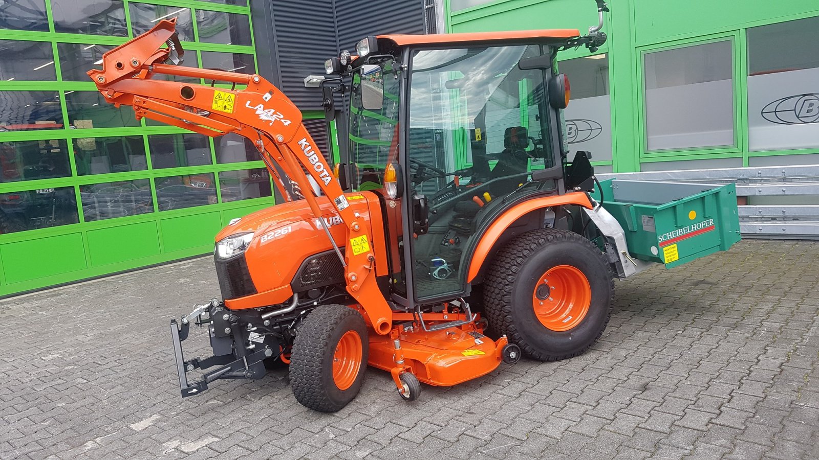 Kommunaltraktor des Typs Kubota B2-261 H CAB, Neumaschine in Olpe (Bild 9)